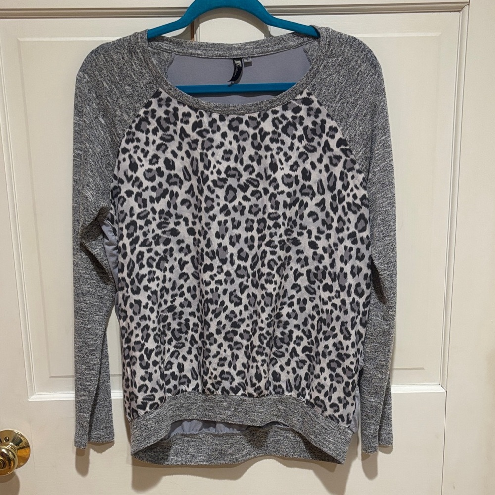 Kut from the Kloth Animal Print Gray Pullover
